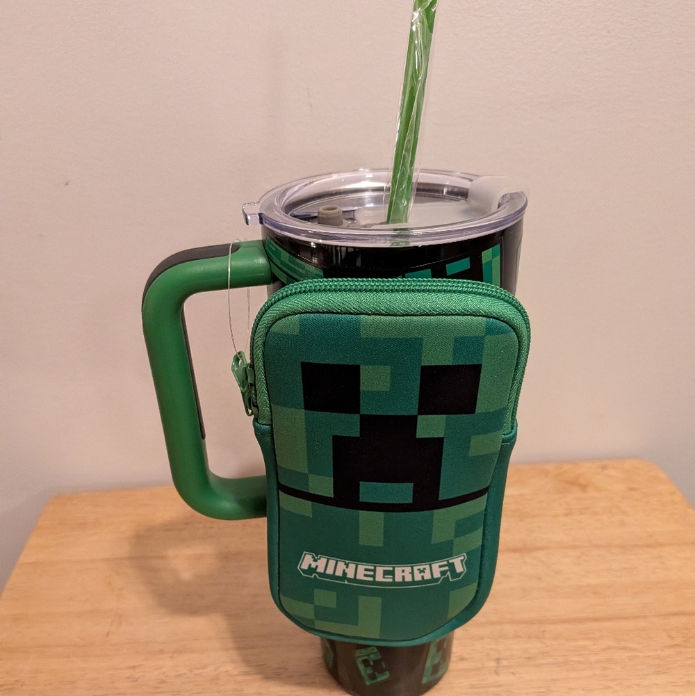 Bioworld Minecraft Green Travel Mug with Creeper Design